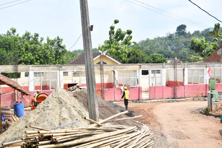 Revitalisasi Sekolah Capai Kemajuan Nyata, Ditargetkan Rampung Akhir 2025